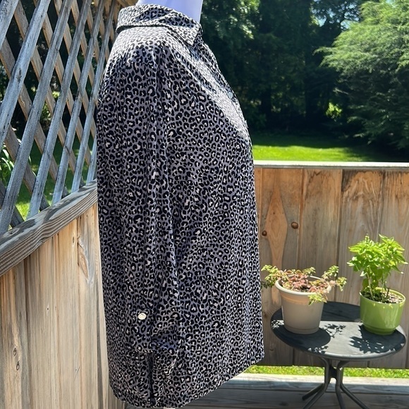 Anne Klein Cheetah 🐆 Print Top Size Medium - Picture 5 of 7